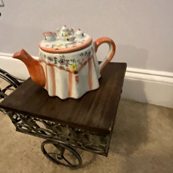 Vintage Fitz & Floyd Teapot – Orange & White Striped with Floral Detail - Picture 3 of 8